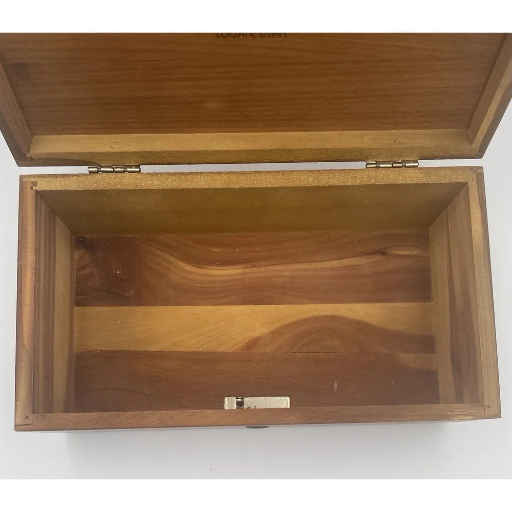 Vintage Lane Cedar Box Hope Chest Promo U & I Furniture Co. Logan UT With Key 9